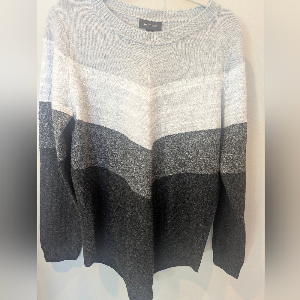AB Studio Women's Colorblock Crewneck Sweater - White, Light Gray & Dark Gray